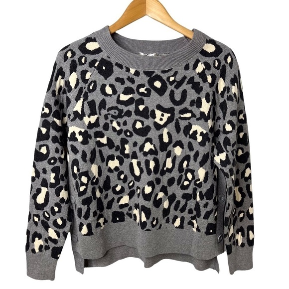 Stella & Dot Leopard Print Sweater Gray Black Size Large Side Buttons - Picture 2 of 8